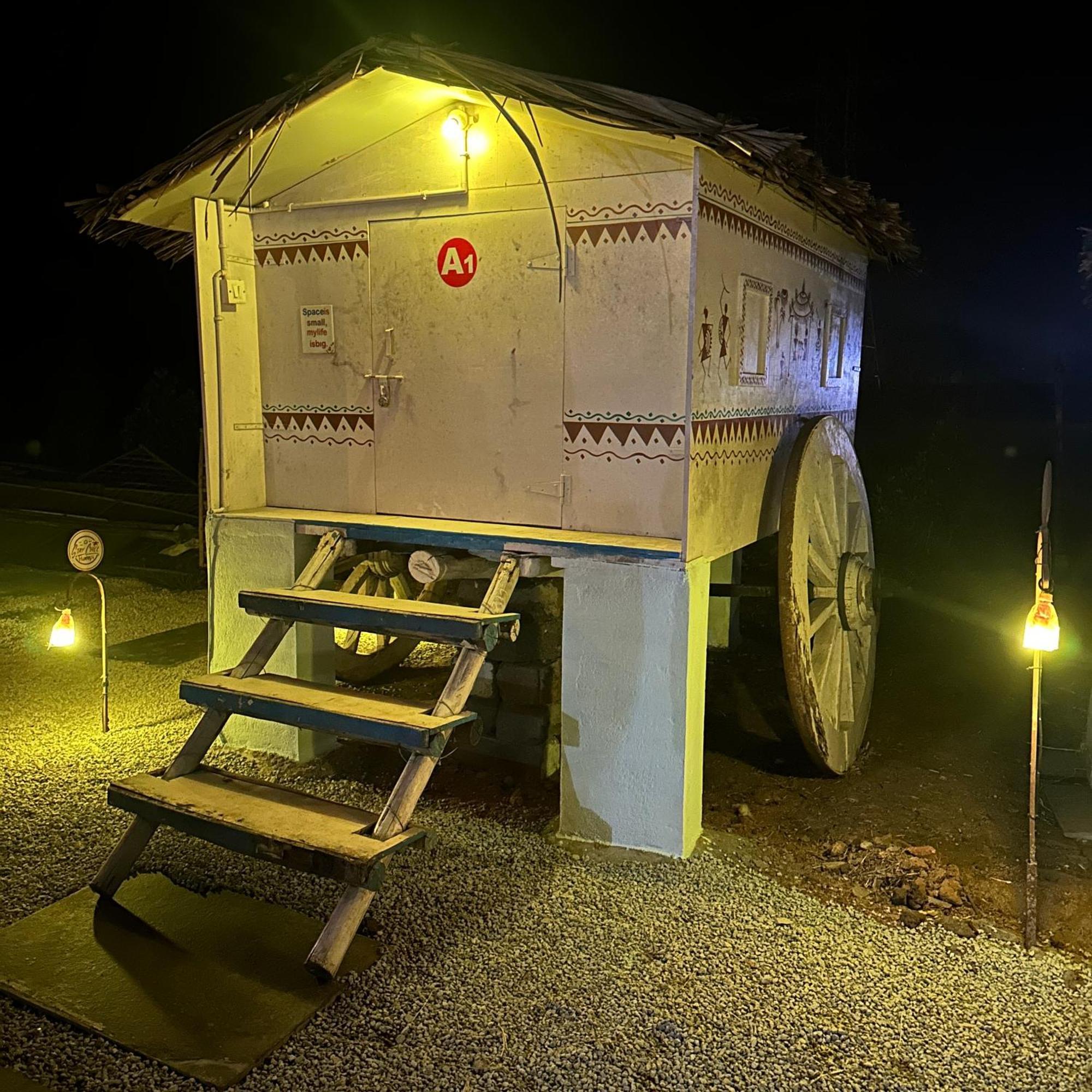 The Gravity Cafe -A Unit Of Staychillhampi Exterior foto
