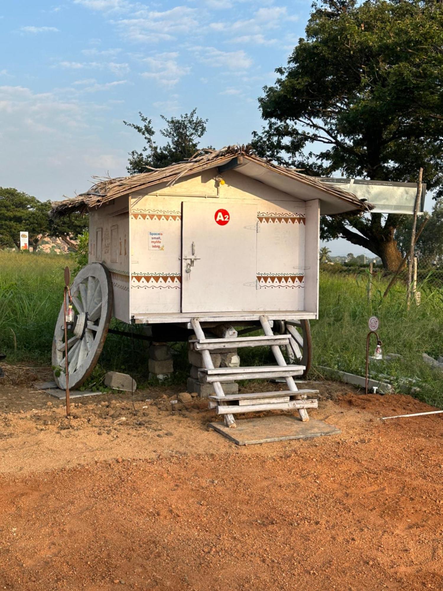 The Gravity Cafe -A Unit Of Staychillhampi Exterior foto