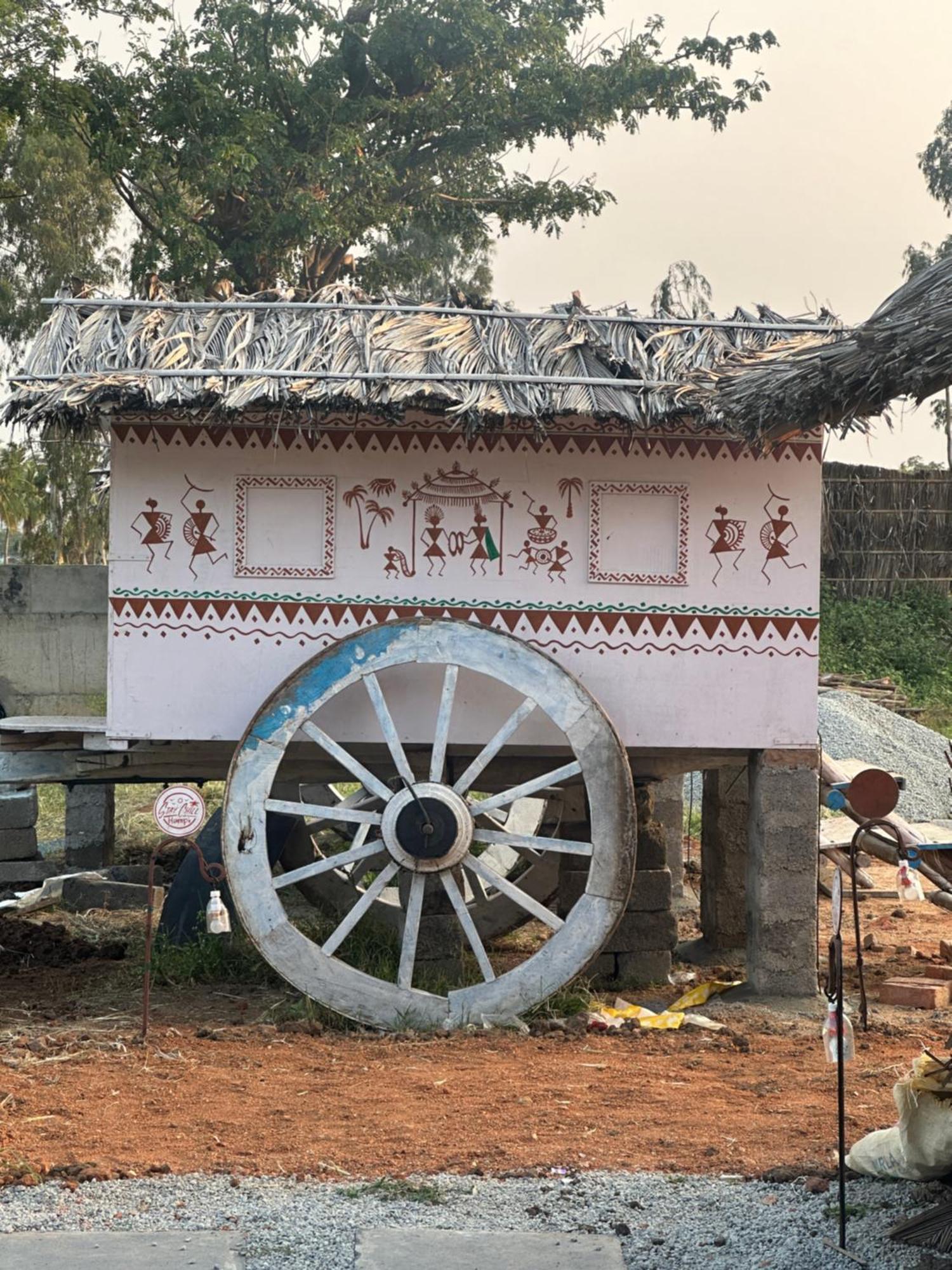 The Gravity Cafe -A Unit Of Staychillhampi Exterior foto