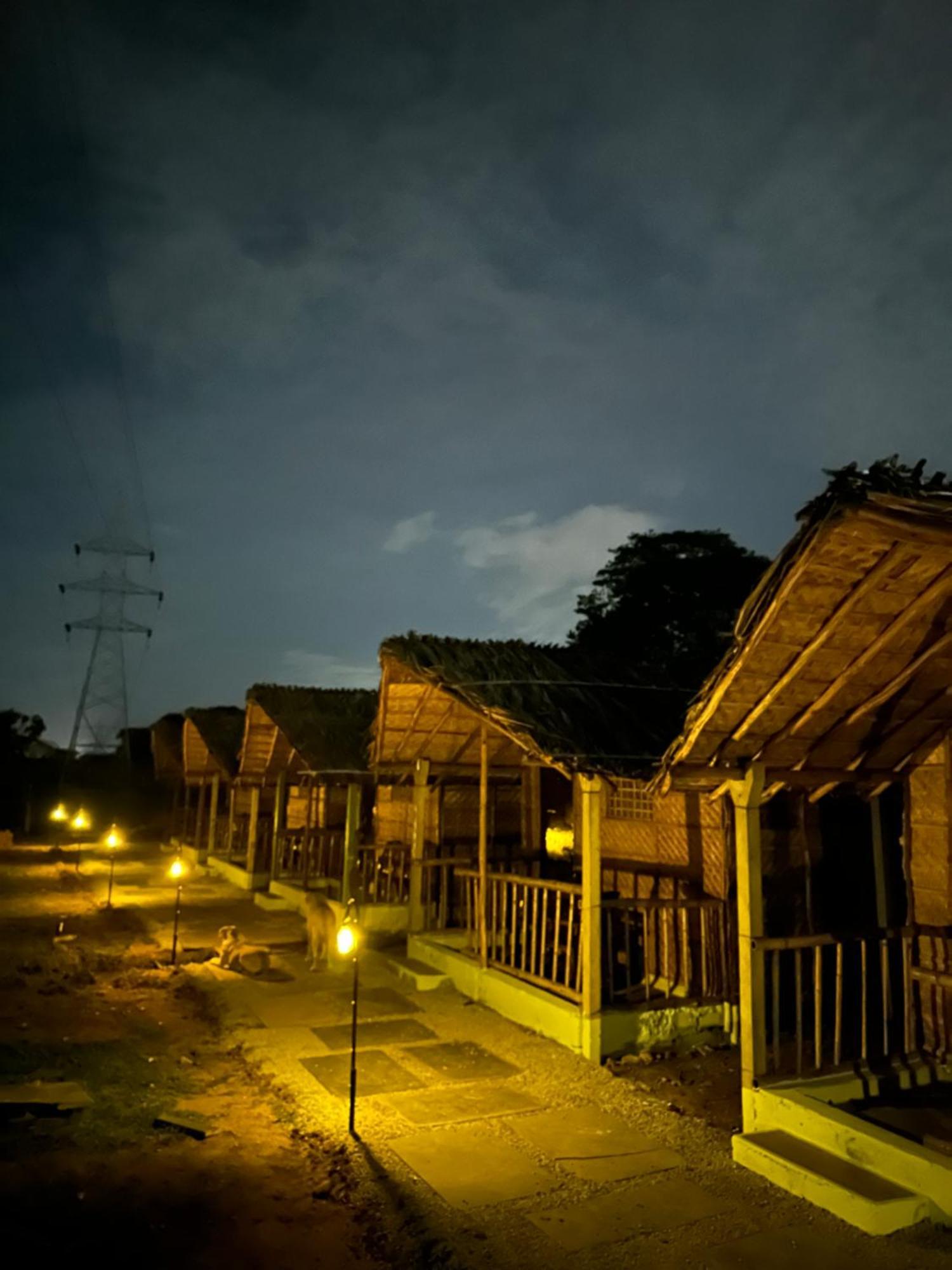 The Gravity Cafe -A Unit Of Staychillhampi Exterior foto
