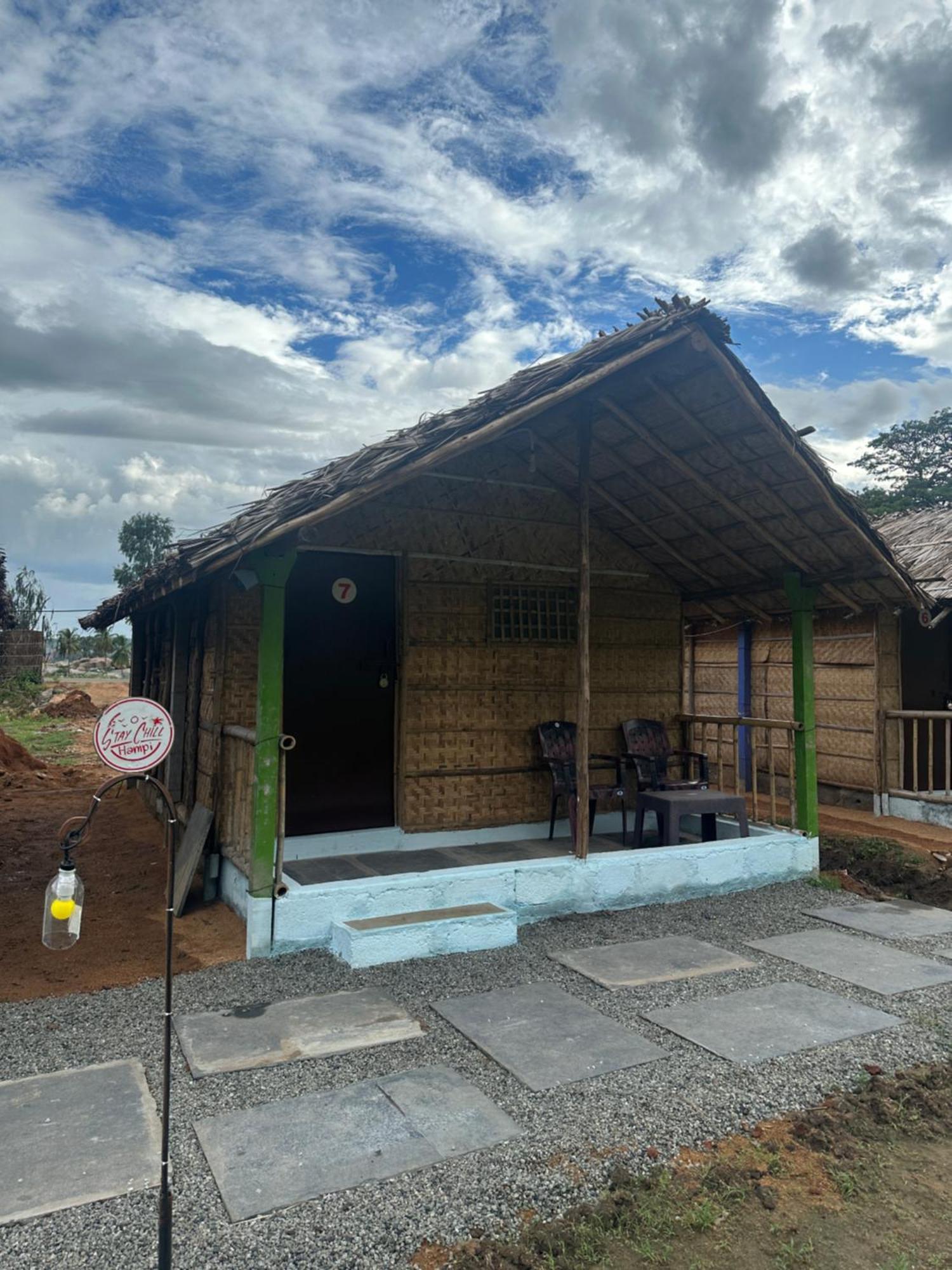 The Gravity Cafe -A Unit Of Staychillhampi Exterior foto